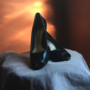 Black open toe shoes